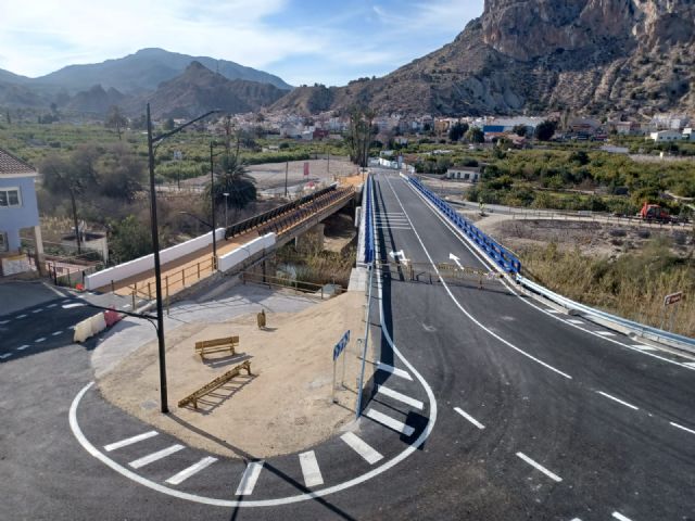 Hoy se abre al tráfico de vehículos y peatones el puente de Ulea en el que Fomento ha invertido 1,8 millones Hoy se abre al tráfico de vehículos y peatones el puente de Ulea en el que Fomento ha invertido 1,8 millones